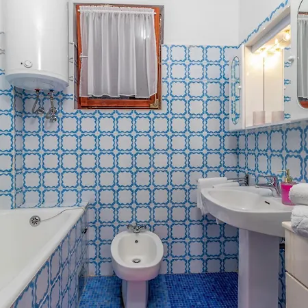 Stunning In With House Sea View Apartman