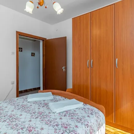 2 Bedroom Stunning In Apartament *