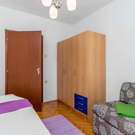 Apartment 2 Bedroom Stunning In Selce