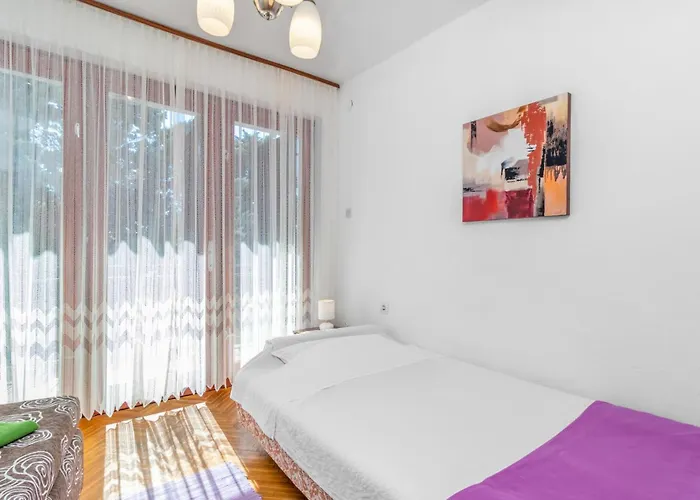 2 Bedroom Stunning In *